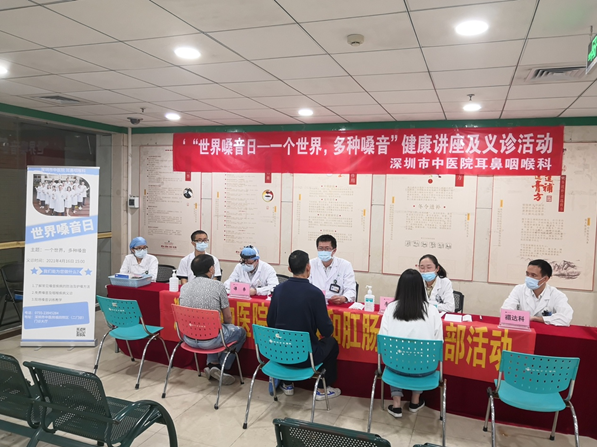 说明: 一群人站在桌子边 中度可信度描述已自动生成